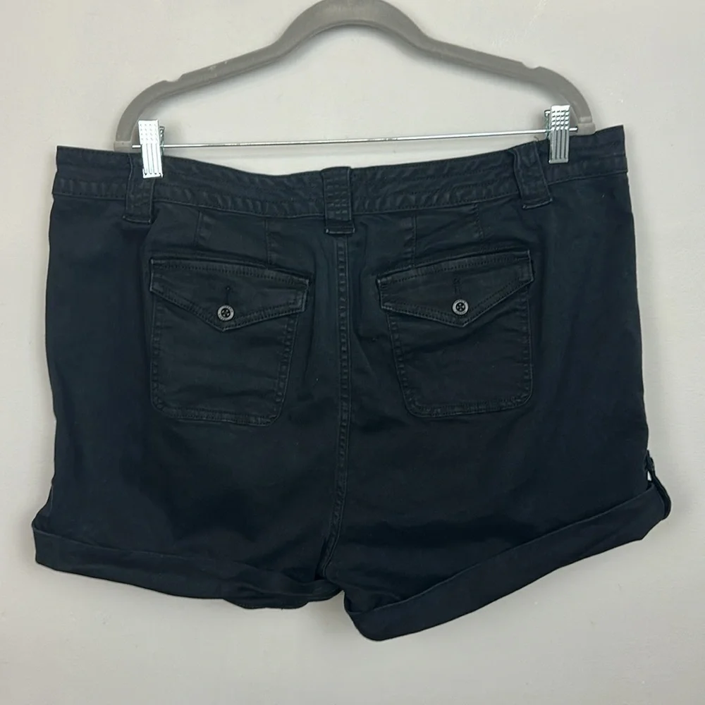 Torrid 3.5 Inch Military Stretch Twill Mid-Rise Short S 20/ 2X